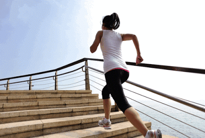 Chạy leo cầu thang là bài tập rất hiệu quả để giảm cân