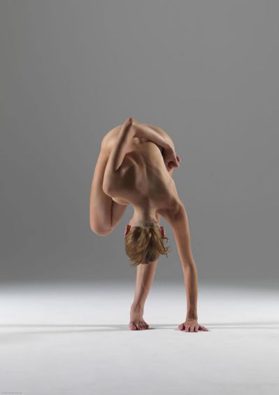 Bộ ảnh Nude nghê thuật các tư thế Yoga cực chất