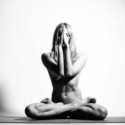 Bộ ảnh Nude Yoga Girl