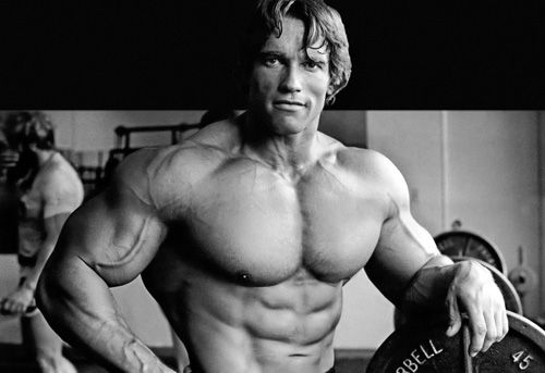 Arnold Schwarzenegger và 1 buổi tập ngực, vai của ông ra sao