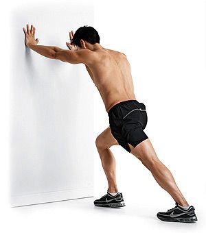 Standing calf stretch - Đứng đẩy tường