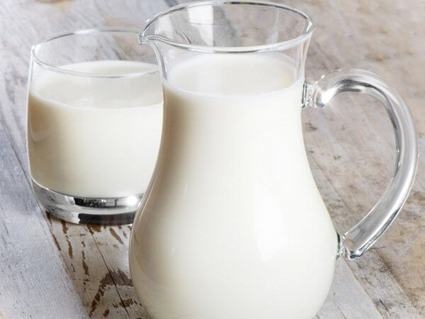 Có nên uống sữa trước khi tập thể hình?