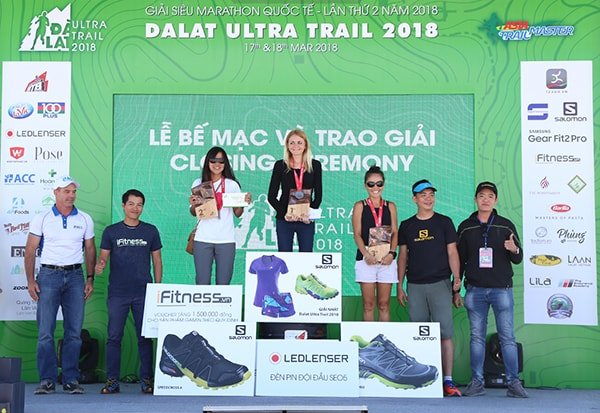 Các VĐV nữ chiến thắng giải 42km - Dalat Ultra Trail 2018