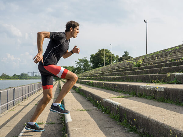 Tại sao đào tạo sức mạnh (strength training) quan trọng với người chạy
