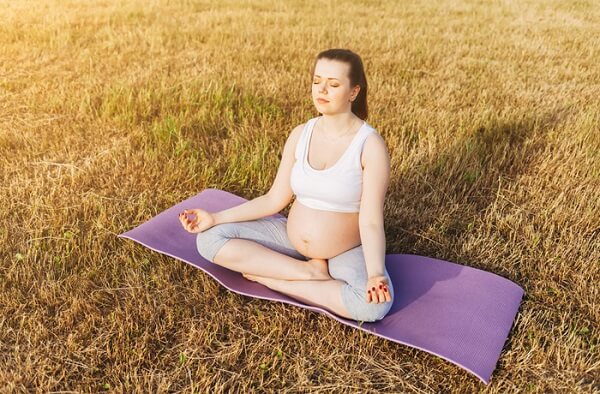 6 động tác yoga cho bà bầu giúp cải thiện xương chậu và tư thế khi mang thai