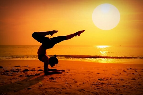 Yoga giảm cân buổi sáng: 10 bước thực hiện bài tập Chào Mặt Trời (Sun Salutation)