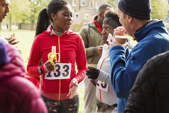 Dinh dưỡng chạy bộ: Làm thế nào để tiếp nhiên liệu cho cuộc chạy đua bán marathon