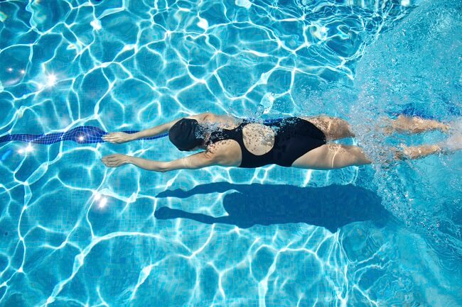 Áp dụng ngay 30 phút bơi lội này cho ngày đi bơi thêm vui hơn