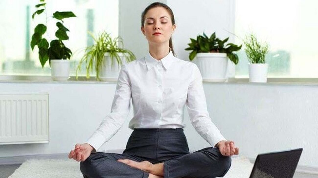 6 tư thế Yoga giúp giảm mỏi đau cổ, vai gáy cực nhanh tại nơi làm việc