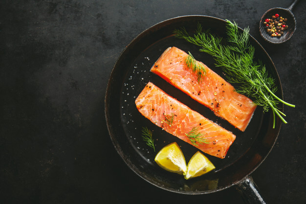 Cá hồi cung cấp chất béo Omega 3 rất tốt cho tăng cân