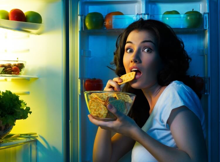 Is eating at night fat, science has found the answer