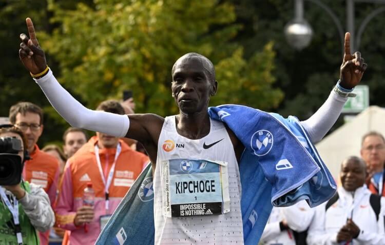 Eliud Kipchoge lại phá kỷ lục thế giới Marathon tại Berlin Marathon 2022