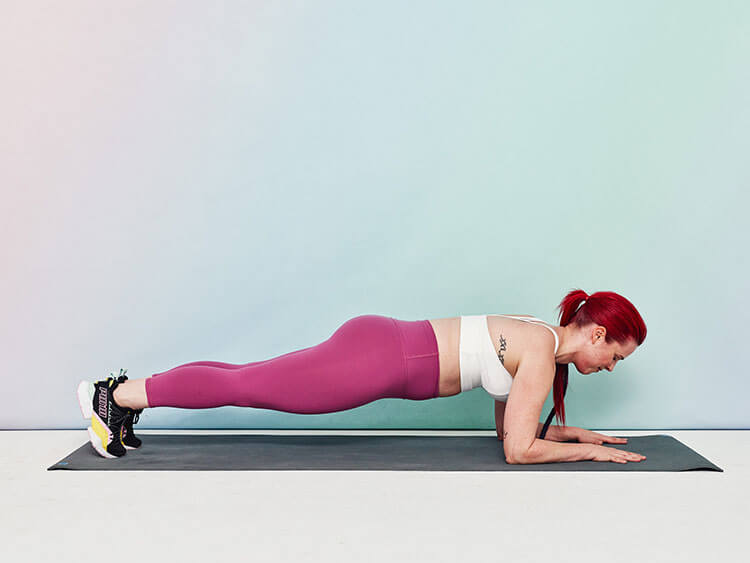 Làm sao để tập plank đúng cách, mang lại hiệu quả cao và không đau lưng?
