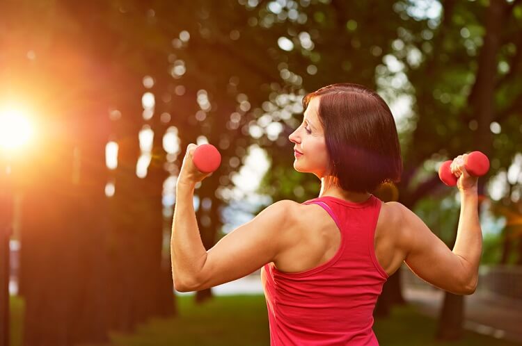 8 bài tập giúp đốt mỡ gấp đôi chạy bộ cho phụ nữ trên 40