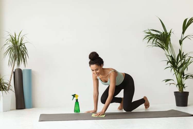 Chi tiết cách làm sạch thảm Yoga siêu nhanh 