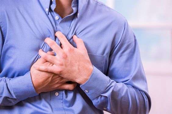 Người đàn ông bị đau tim do ảnh hưởng của tăng cân không an toàn