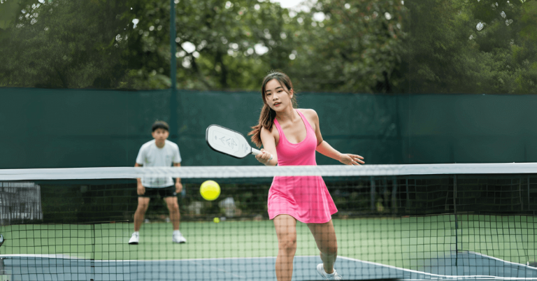 Pickleball là gì? Vì sao hàng triệu người đang ‘phát cuồng’ vì nó?