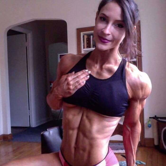 Nữ tập gym xây dựng cơ bắp được không? Hé lộ sự thật về khả năng tăng cơ bắp nữ!