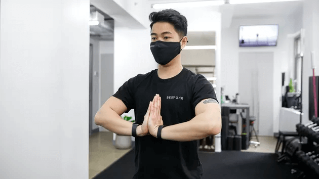 Bải tập giảm đau cổ tay Prayer Stretch 