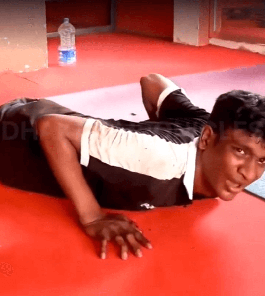 Có thể tập đến ná thở: Nam thanh niên trộm đồ phòng Gym bị ép tập liên hoàn, dân Gymer nhìn thôi cũng muốn xanh mặt