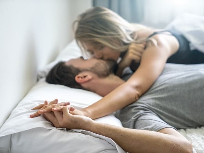 Quan hệ tình dục đốt cháy bao nhiêu calo? Chỉ cần nhập số kg, có ngay công cụ tự động tính!