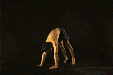 Tập Calisthenics không dụng cụ, body vẫn lên hạng ầm ầm Pike-push-up