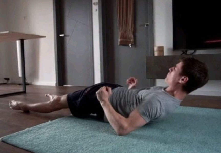 Tập Calisthenics không dụng cụ, body vẫn lên hạng ầm ầm Reverse floor push-ups