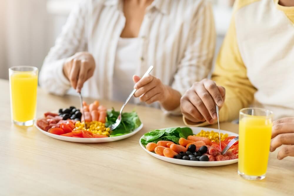 Ăn sáng muộn tưởng chừng vô hại nhưng đang âm thầm rút ngắn tuổi thọ của bạn