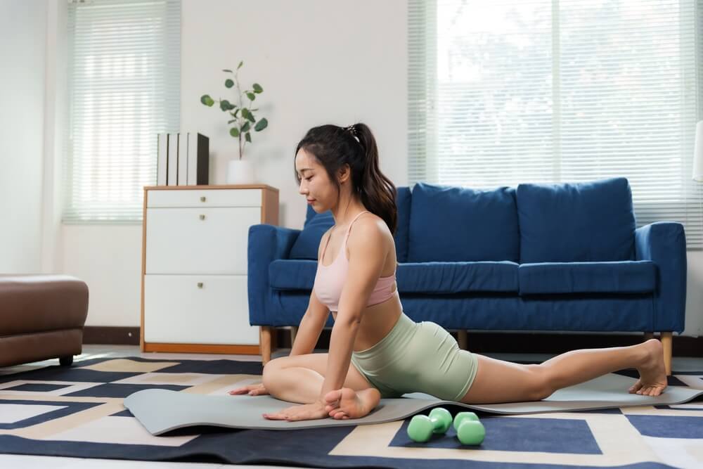 Hướng dẫn tập yoga cho người mới bắt đầu: 10 tư thế cơ bản ai cũng tập được