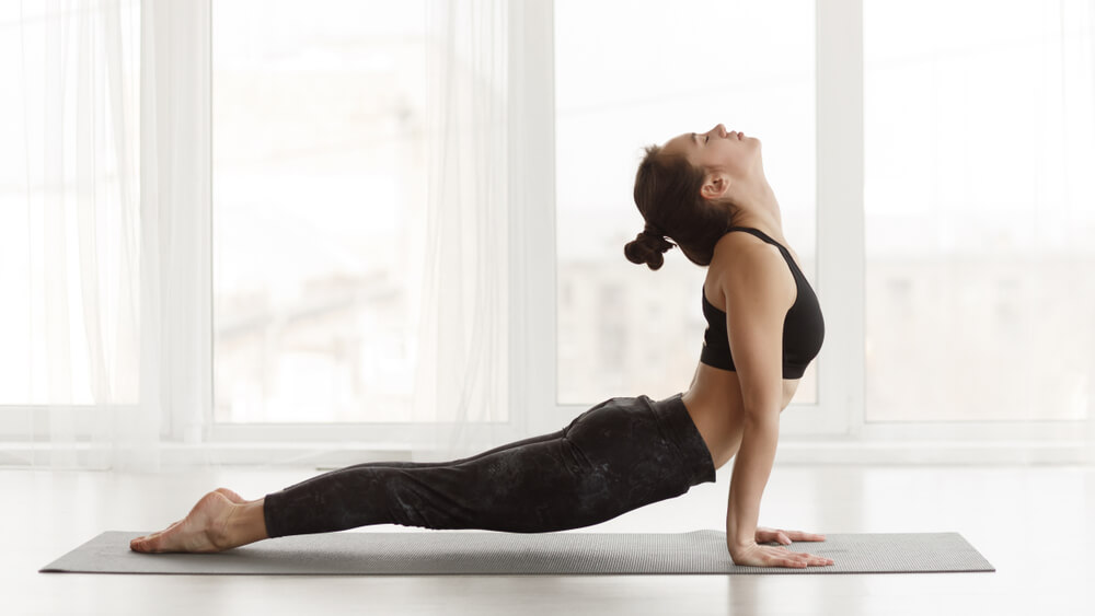 Hướng dẫn tập yoga cho người mới bắt đầu: 10 tư thế cơ bản ai cũng tập được