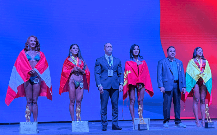 Tạ Thị Ngọc Bích (thứ nhì, từ trái sang) giành HCB Model Physique