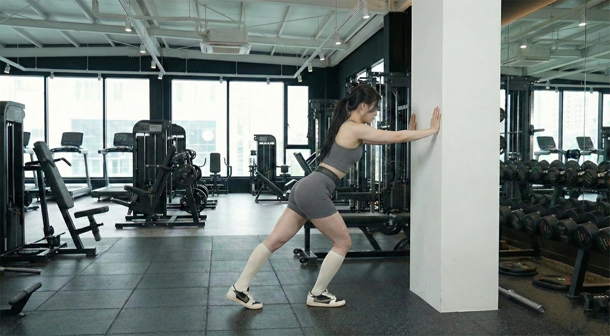 Calf Stretch (Giãn cơ bắp chuối)