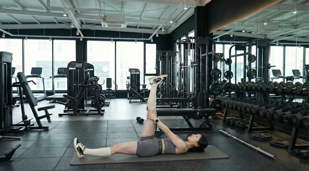 Hamstring Stretch (Giãn cơ đùi sau)