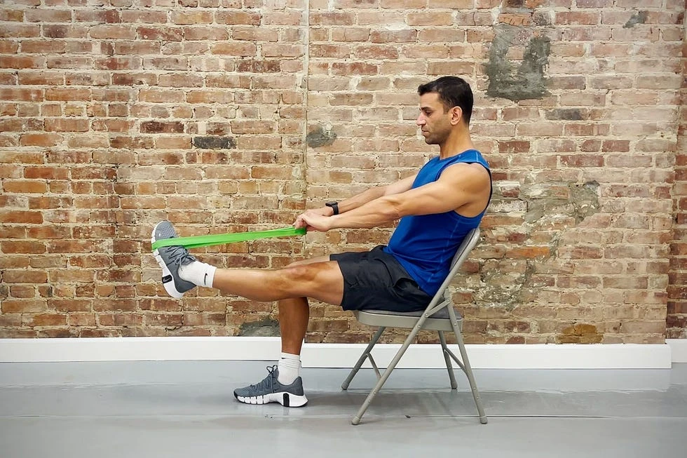 Seated Banded Inversion - 8 Bài tập tăng sức mạnh cổ chân được chuyên gia đánh giá tốt nhất Seated Banded Inversion