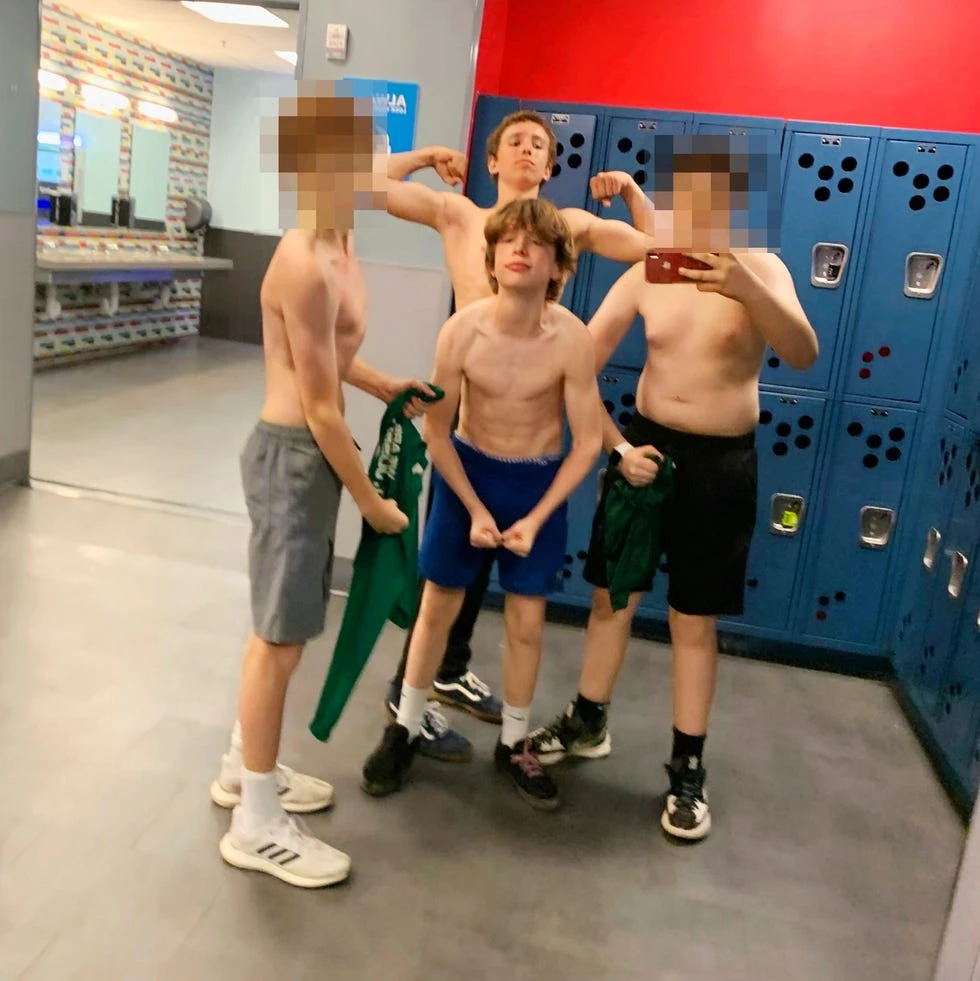 hoi chung mac cam co bap 2 1 - Tại sao thuật toán mạng xã hội đang âm thầm tàn phá cơ thể của những thiếu niên tập gym? hội chứng mặc cảm cơ bắp