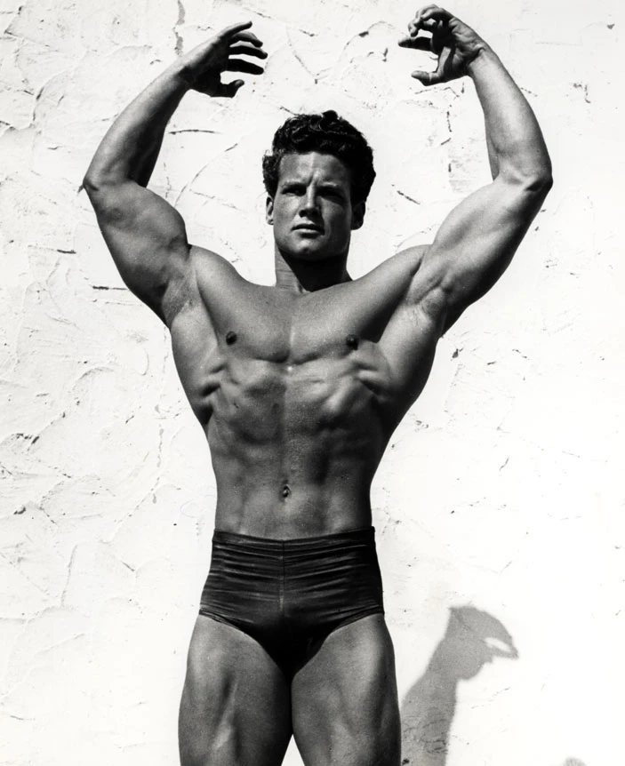Steve Reeves là ai mà tiêu chuẩn cơ thể của ông lại được xem là "tỉ lệ vàng" trong thể hình?